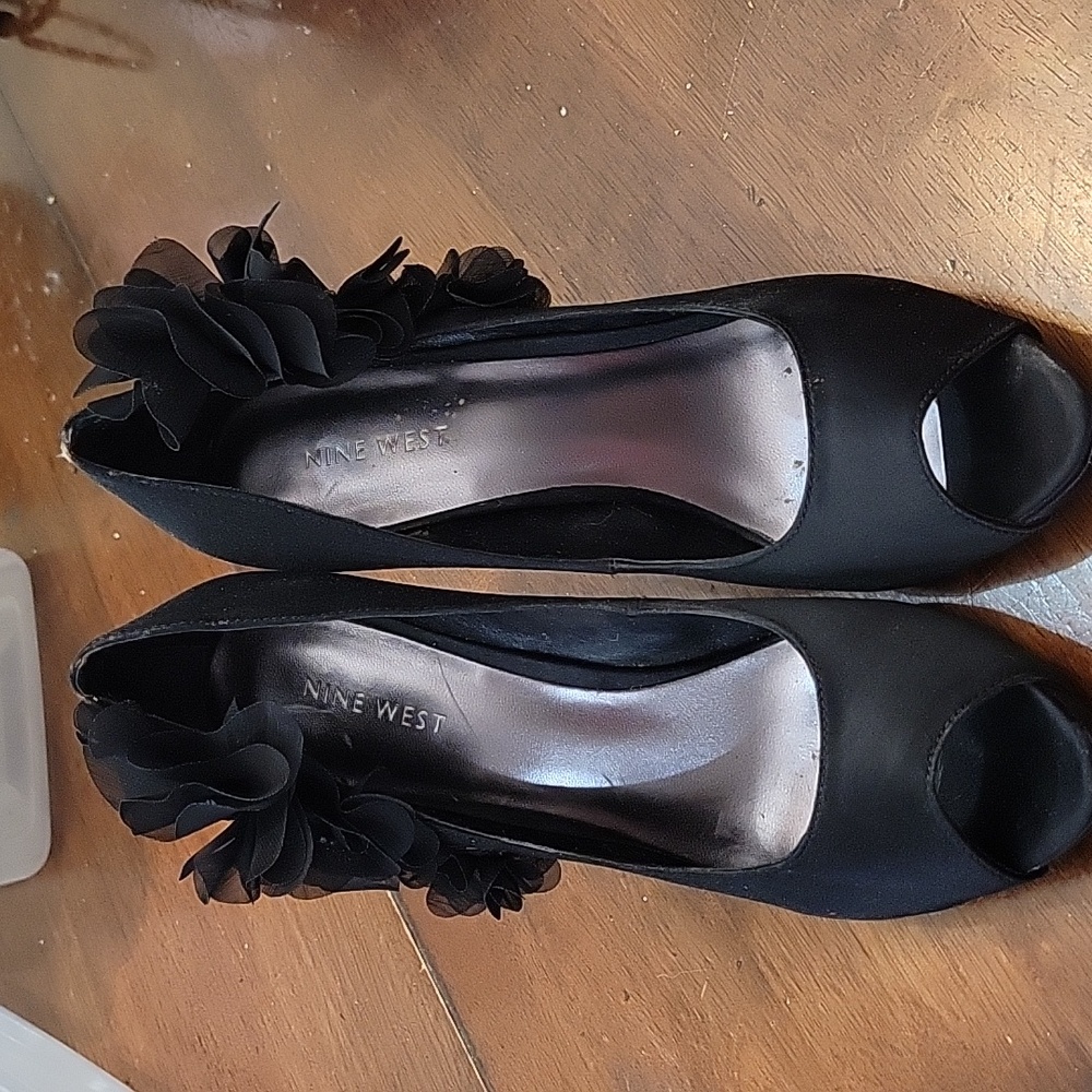Party shoes with side flower detail